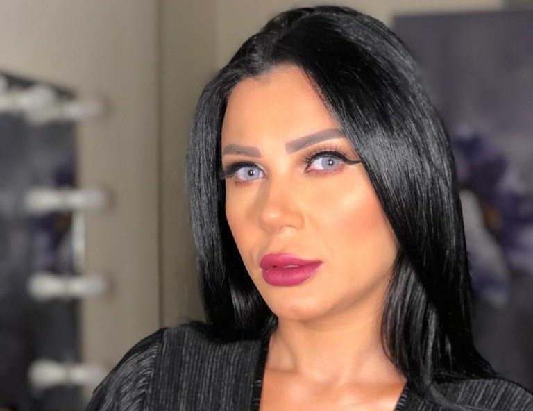 النجمة المصرية منى ممدوح تنعي الراحل الممثل القدير حسن حسني بكلمات مؤثرة