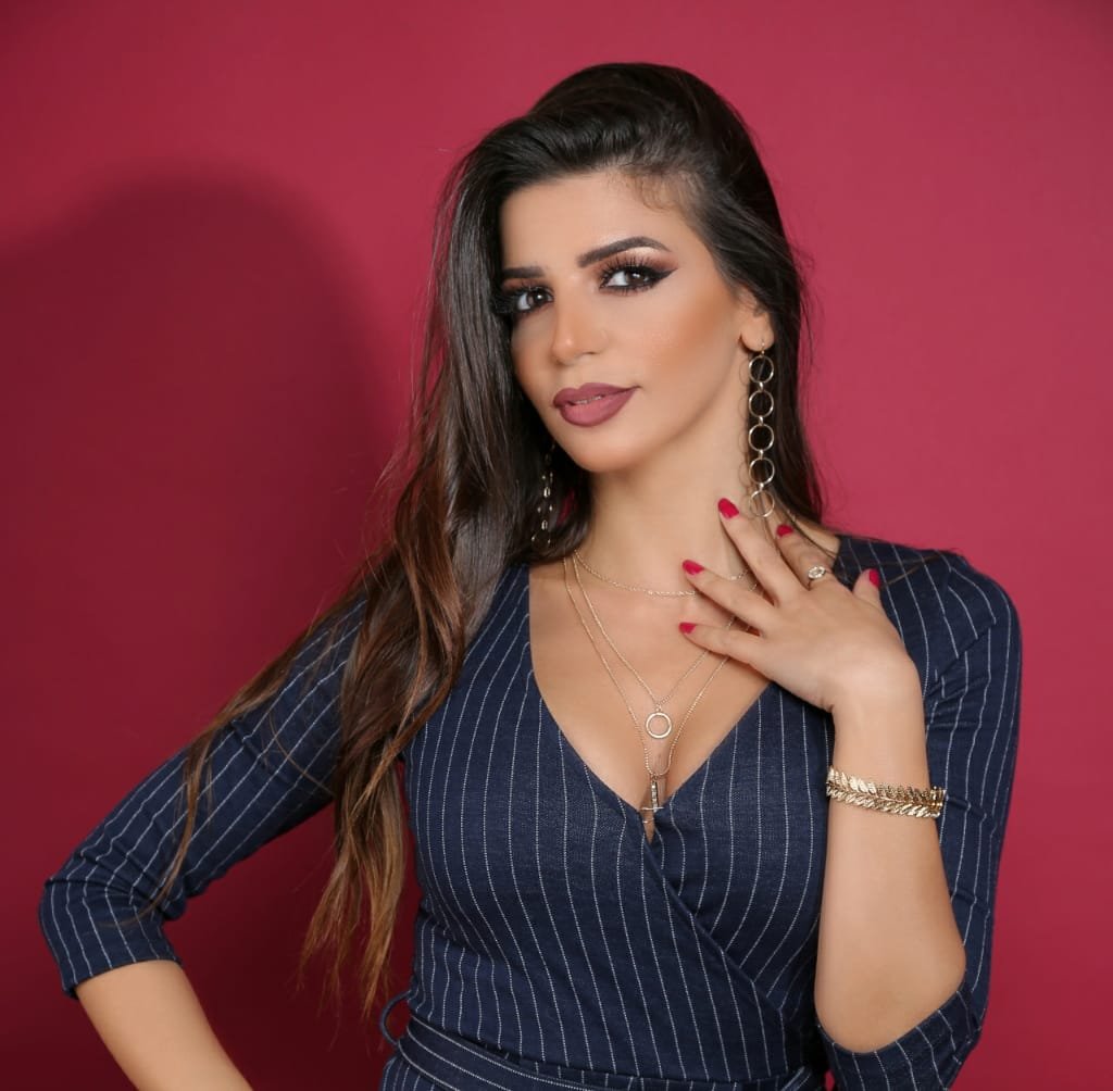 هلا توما تتألق في جلسة تصوير وتستعد لمفاجأة فنية رغم الحجر الصحي !