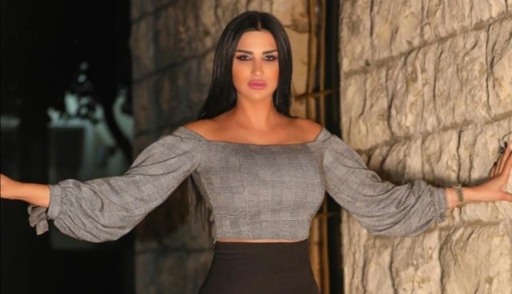 خبيرة التاتو فرح رمال : سيرين عبد النور ” رقم ١ ” في الساحة اللبنانية