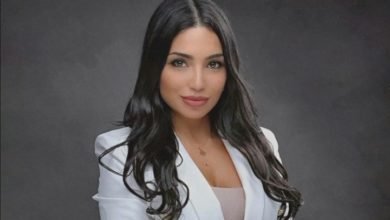 سيدة الأعمال ريناتا بإطلالة رسمية