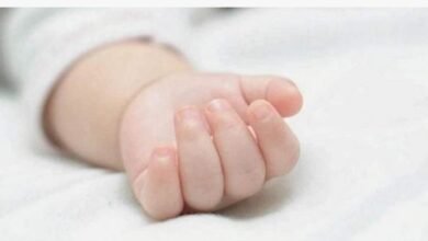 ممثل شهير يصدم بوفاة طفلته وينعيها بكلمات مؤثرة