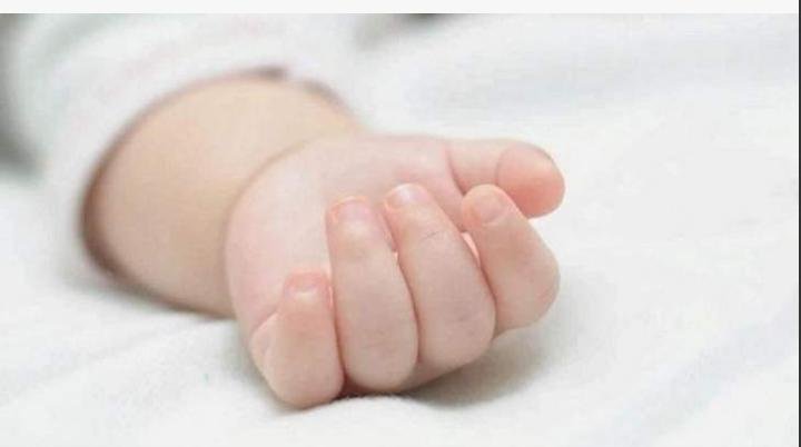 ممثل شهير يصدم بوفاة طفلته وينعيها بكلمات مؤثرة