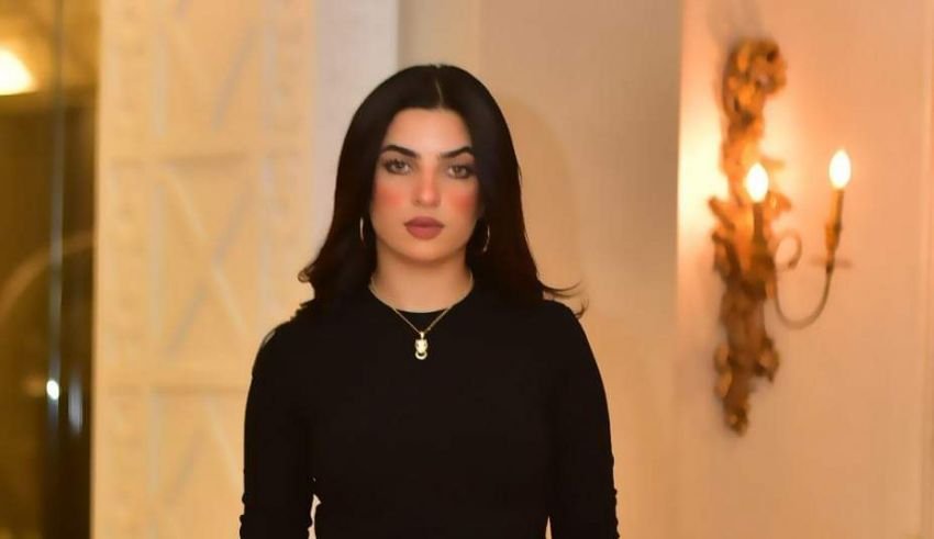 سفير السلام في الشرق الاوسط الاردنية ملاك عبيدات ترفع العلم اللبناني وتعبّر عن حزنها .. !!