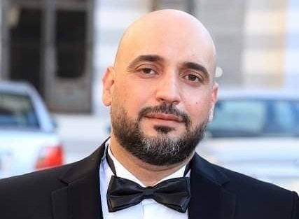 Photo of الكاتب حسام الصعوب: علاقتي بالقلم والورقة كعلاقة الصوت بالحبيب، والكتابة جمعت بين فكري وإحساسي…