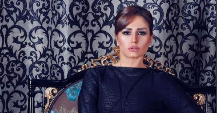 منة فضالي في المطار متجهةً إلى دبي – بالصورة