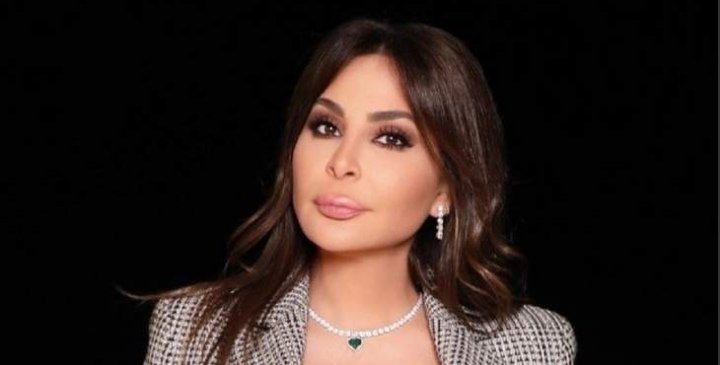 إليسا بهجوم قوي على وزير الصحة اللبناني وبعض المسؤولين