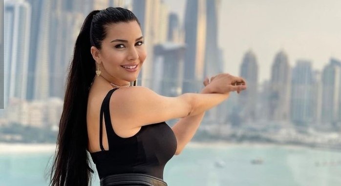 لاميتا فرنجية بإطلالة جريئة لافتة - صورة مميزة لاميتا فرنجية بإطلالة جريئة لافتة