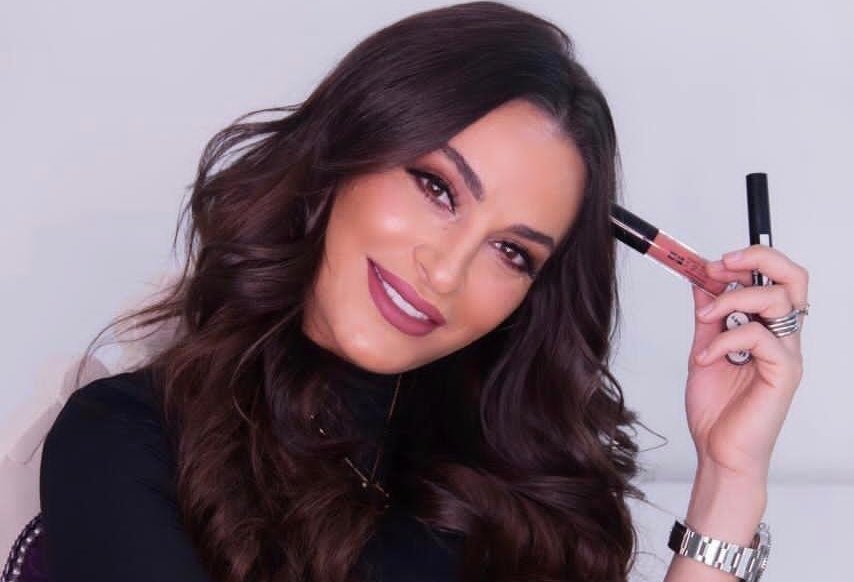 بعد اتخاذها الخطوة الأولى بشجاعة… سيدة الأعمال دارين السمراني تحرز نجاح كبير من خلال “Face of Dee”