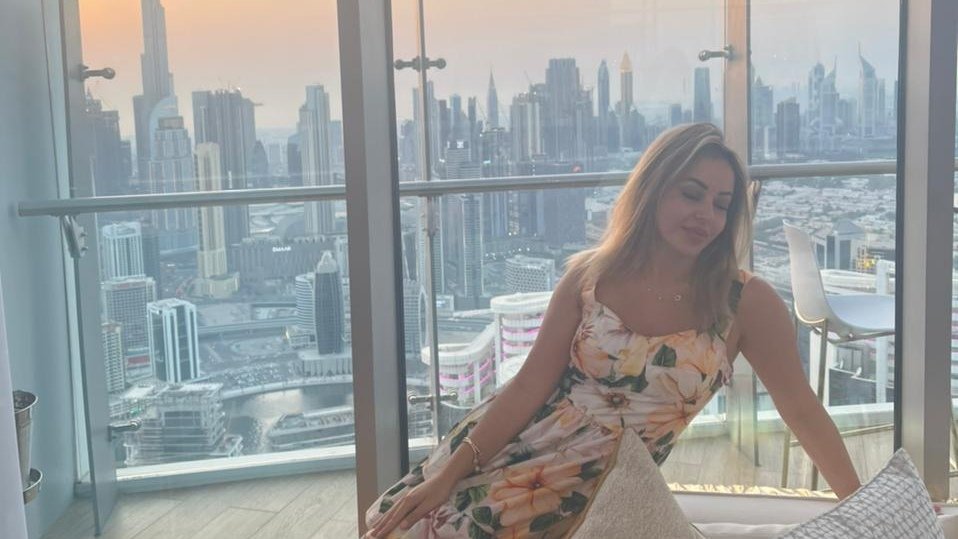 سيدة الأعمال أية حداد تخضع لجلسة تصوير جديدة