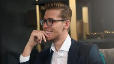 بعد عمله كصحفي ومراسل أخبار فنية.. الإعلامي علي ياسين يقدم برنامجه الخاص على قناة الجديد