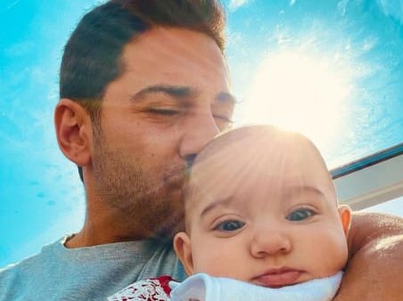 رجل الأعمال علي مكي يرزق بمولودته الأولى.. ماذا سمّاها؟
