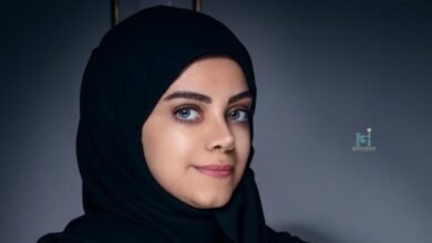 مصممة الأزياء زهره الخليفة صاحبة علامة “دللي مولودك” التجارية