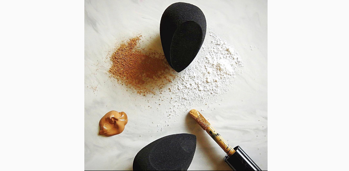 Face of Dee Make-up Sponge is an Essential Product for Beauty Experts all Over the World