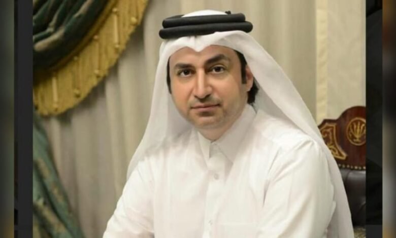 من هو المصمم القطري محمد الباكر؟