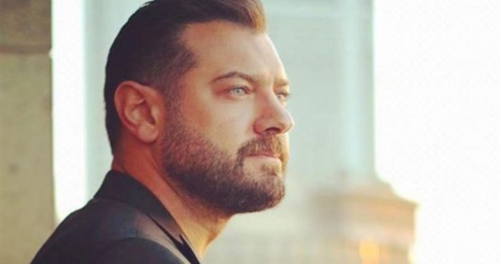 عمرو يوسف يدافع عن منى زكي ويشبهها بفاتن حمامة