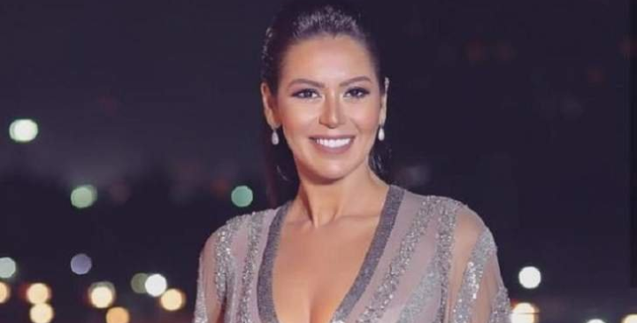 لقاء الخميسي تحتفل بعيد زواجها قبل ثلاثة أشهر من تاريخه..