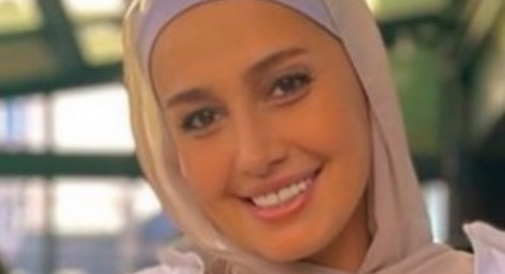 حلا شيحة تؤدي مناسك العمرة