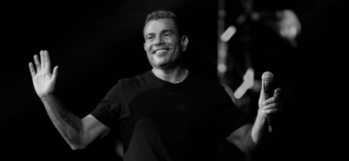 عمرو دياب يتألق في حفل “الاتحاد أرينا” وسط حضور جماهيري بالآلاف