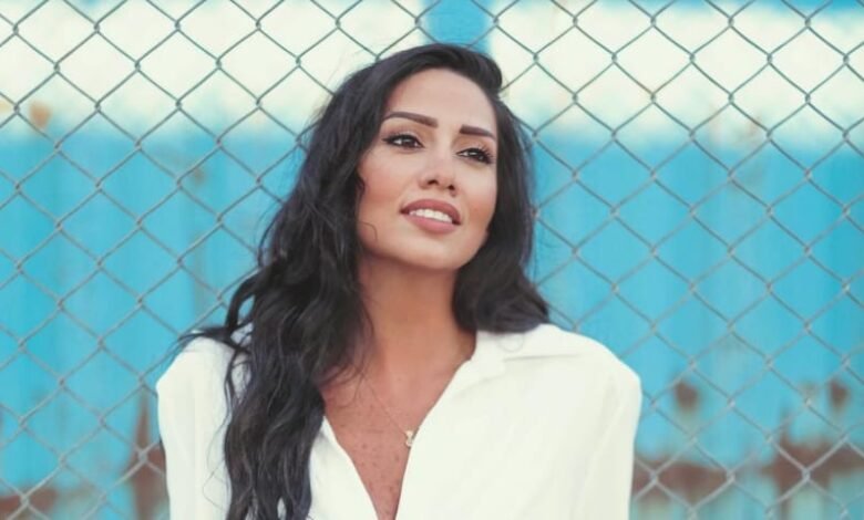 الفنانة كريستيل الملاح تستعد لإحياء حفل في لبنان