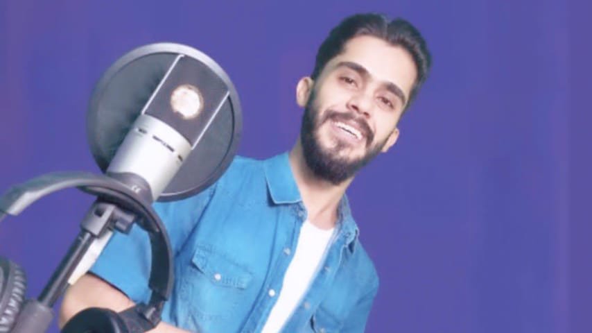 من هو مقدم البرامج الإذاعية عمر العربي؟
