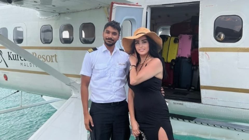 الفنانة منار تحتفل بعيد ميلادها تحت الماء…