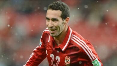 هجوم على كاتب مشهور انتقد الشعب المصري وأبو تريكة ومحمد صلاح