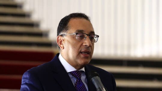 مصادر تكشف حقيقة إقالة رئيس وزراء مصر الحالي
