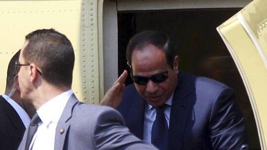 السيسي يتدخل في أزمة البضائع في الموانئ المصرية