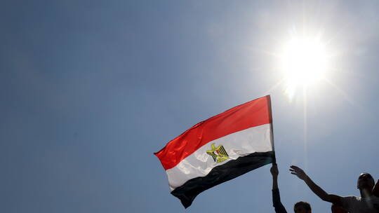 مصر.. هروب الأطباء لدول الخليج يفتح ملفا خطيرا