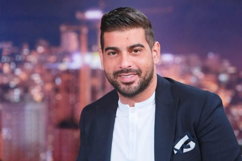 بكاء أحد العازفين في حفل الفنان آدم في جدة