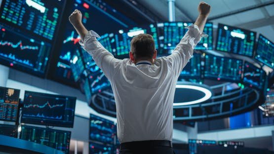 أوراكل تقترب من “نادي التريليون” ومؤسسها من لقب “أغنى شخص في العالم”