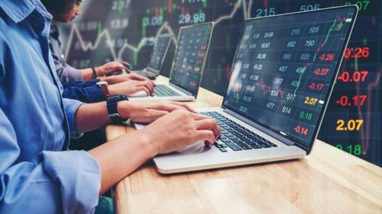 تباين مؤشرات الأسواق العالمية بدعم من مكاسب “وول ستريت”