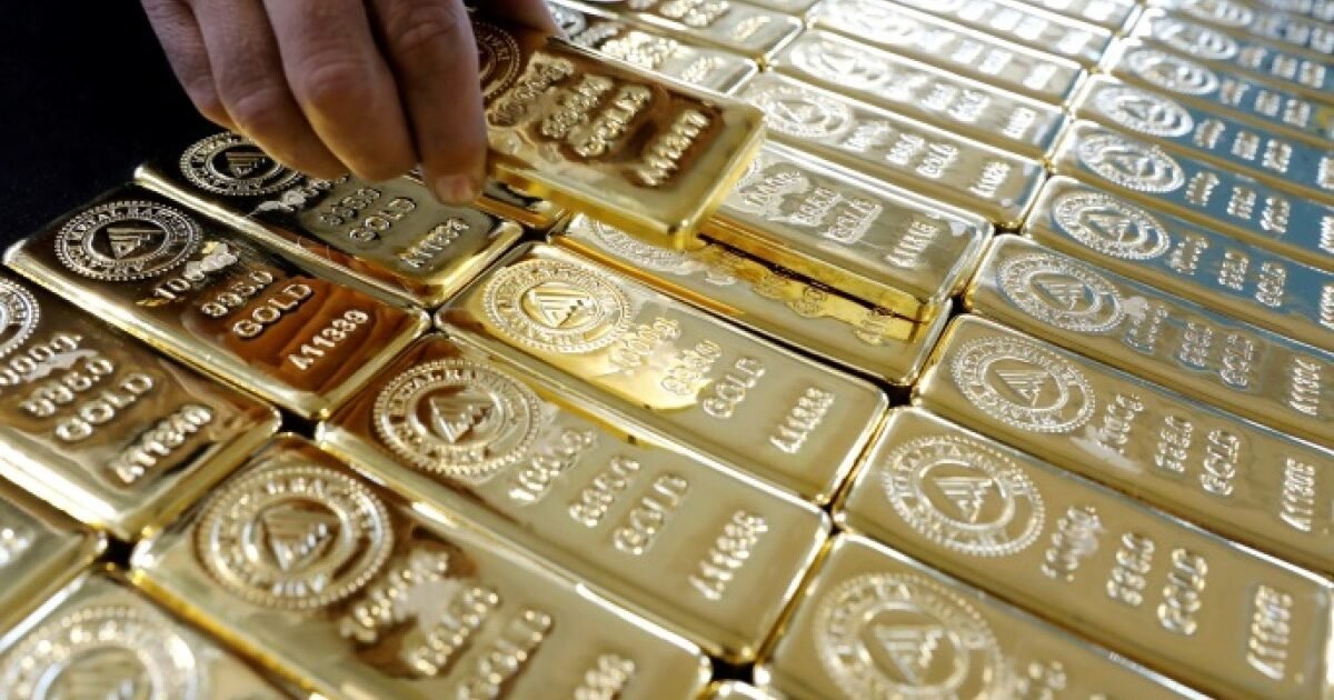 الأسواق العالمية: الذهب قرب أعلى مستوى في 3 أشهر والنفط يتراجع