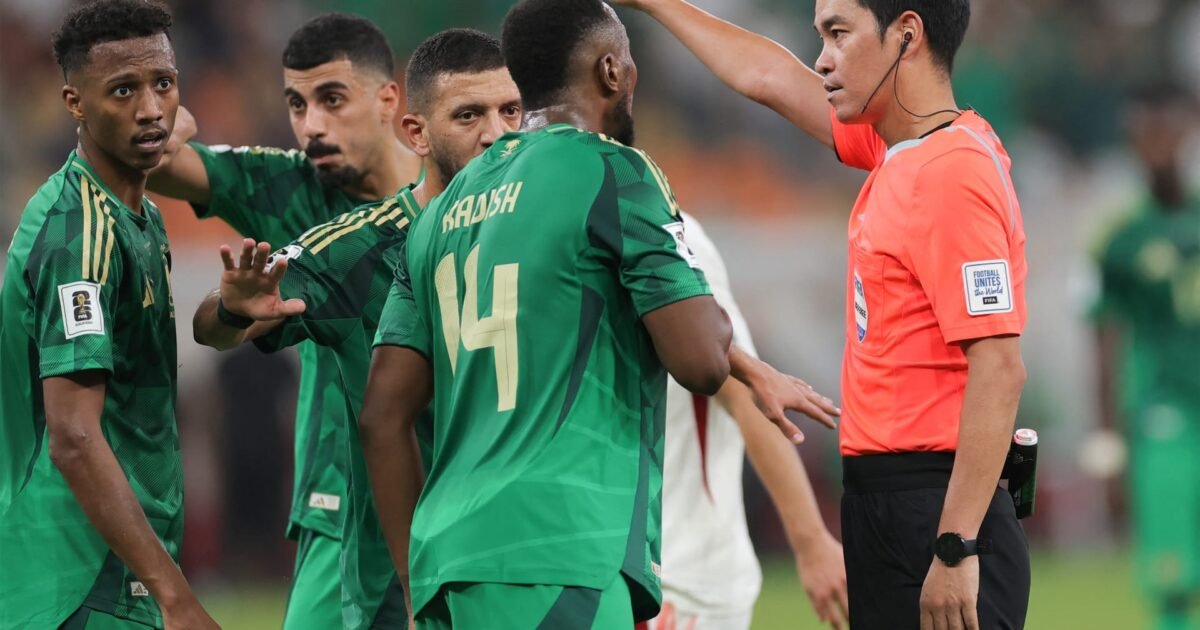 السعودية تهزم العراق 2-0 وتتأهل بصدارة المجموعة في خليجي 27