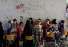 آلاف النازحين يقيمون في مدارس لبنان قبل بدء العام الدراسي