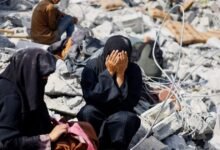 مقتل أب وطفلته في غارة بغزة وفق مسؤولين صحيين والهدنة معرضة للاختبار