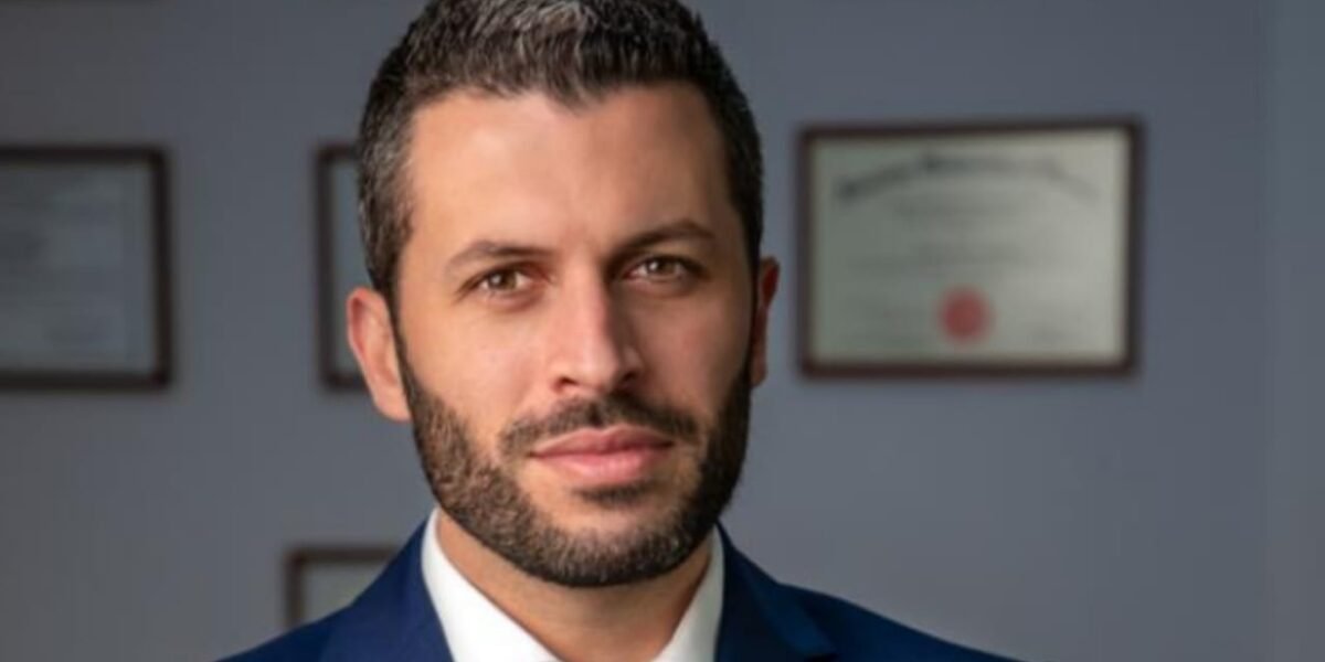 الدكتور جورج زيادة يسلط الضوء على عملية شفط دهون الخد