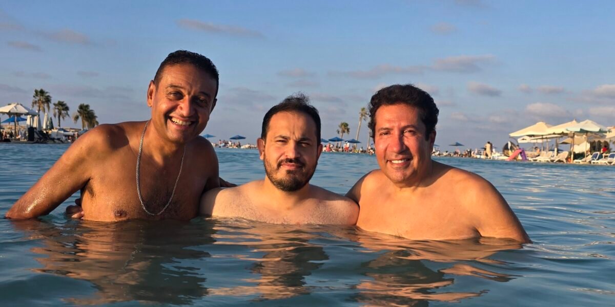 الساحل الشمالي يجمع بين المنتج اللبناني أحمد شحاده، والدكتور أحمد أيوب، والنجم المصري الكبير هاني رمزي في أجواء صيفية مميّزة