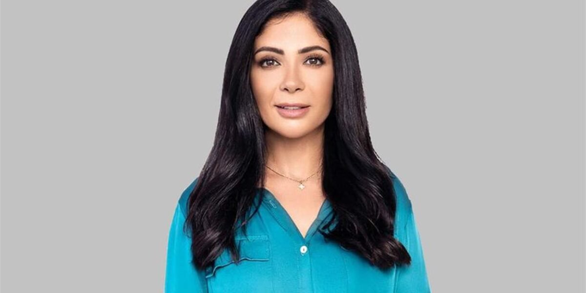 تفاعل منى زكي مع تصريحات ابنة الفنانة شويكار