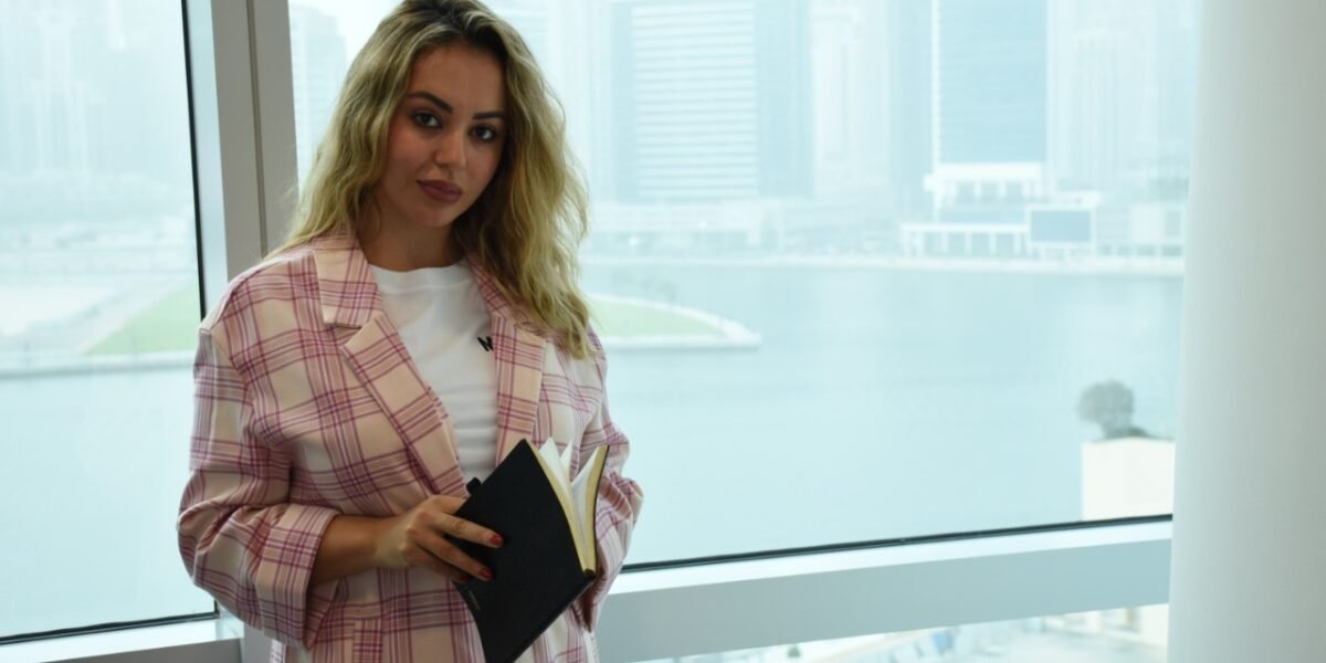 حساب سيدة الأعمال أية حداد ضمن قائمة الحسابات الأكثر متابعة