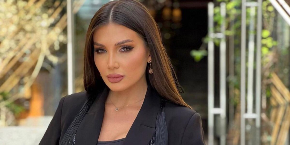 ديان ابي علام تتألق بإطلالة رمضانية