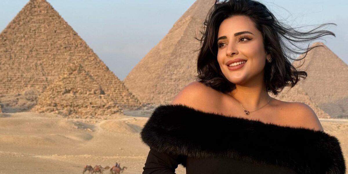 سلمى مبارك … أيقونة الأناقة والسفر في العالم الرقمي
