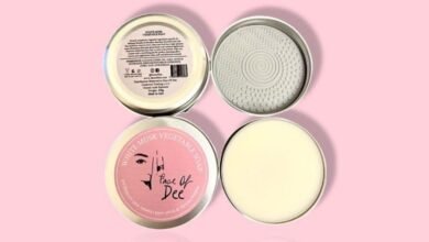 “Face Of Dee” تقدّم الحل لتنظيف فرش و اسفنج المكياج