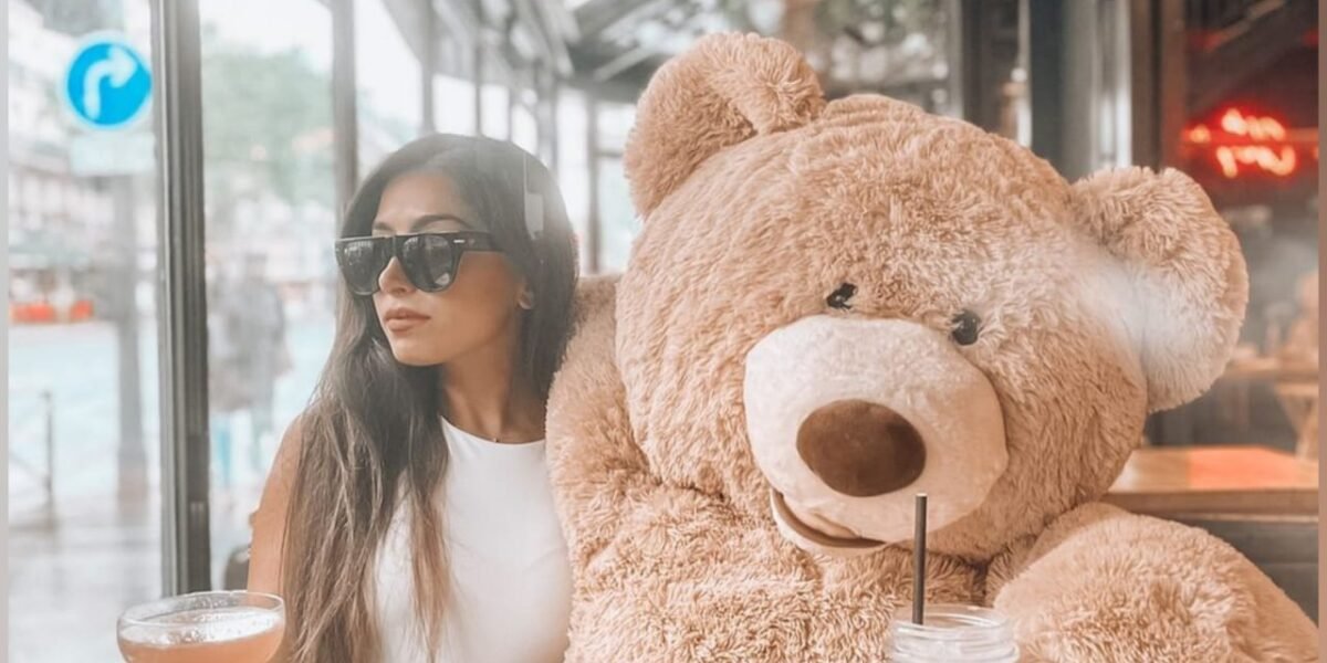 Elsa Boulos Grabs the Attention of her Followers with Cute Scenes
