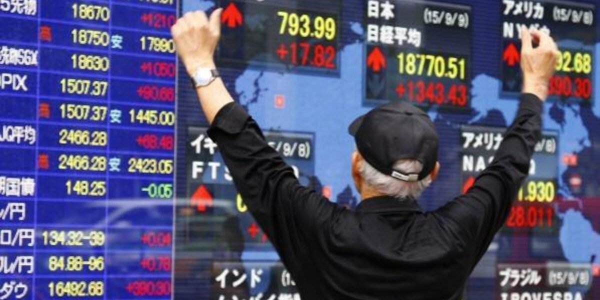 ارتفاع قياسي للأسهم اليابانية مع تراجع الين بعد استقالة إيشيبا