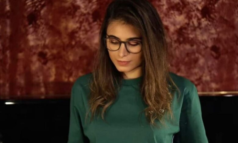 الفنانة رولا قادري تختتم ال2020بCoverياغالي…..