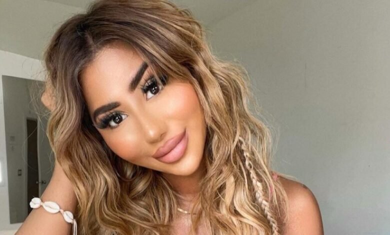 خبيرة المكياج العالمية “جينا بادين/ Gina Badhen” تشارك المتابعين نصائح حول المكياج والعناية بالبشرة