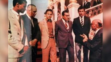 نجل مبارك ينشر صورة لوالده مع أحد أساطير كرة القدم في مصر